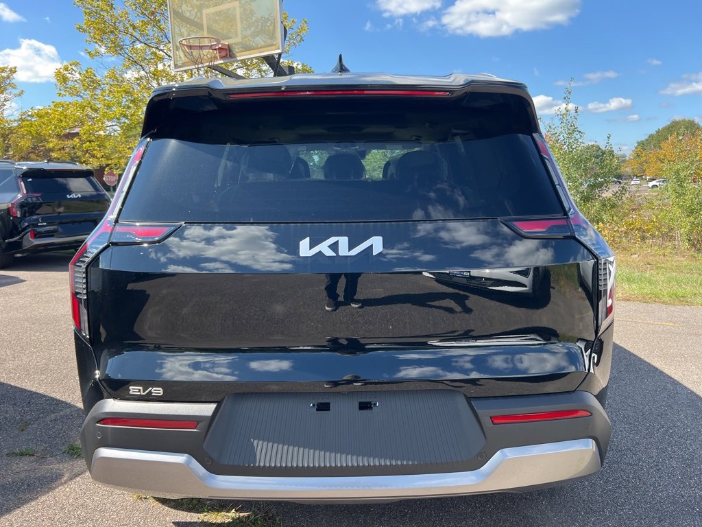 New 2026 Kia EV9 Wind image 3