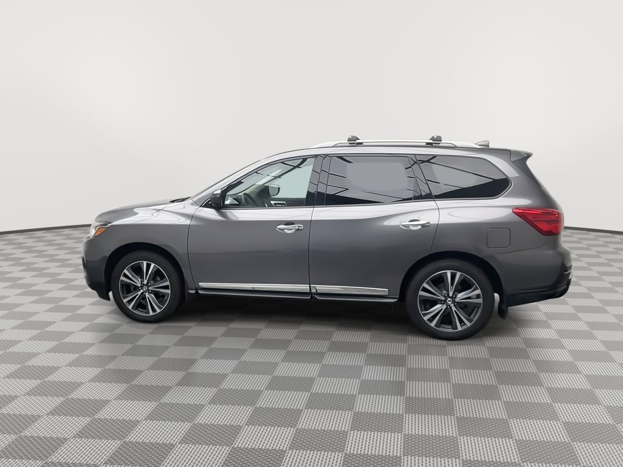 Used 2019 Nissan Pathfinder Platinum image 40
