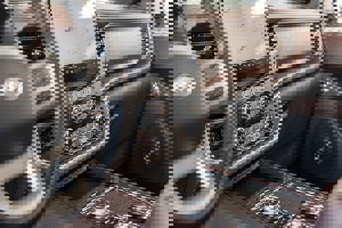 Used 2024 Ford Expedition Limited AWD/4WD image 22