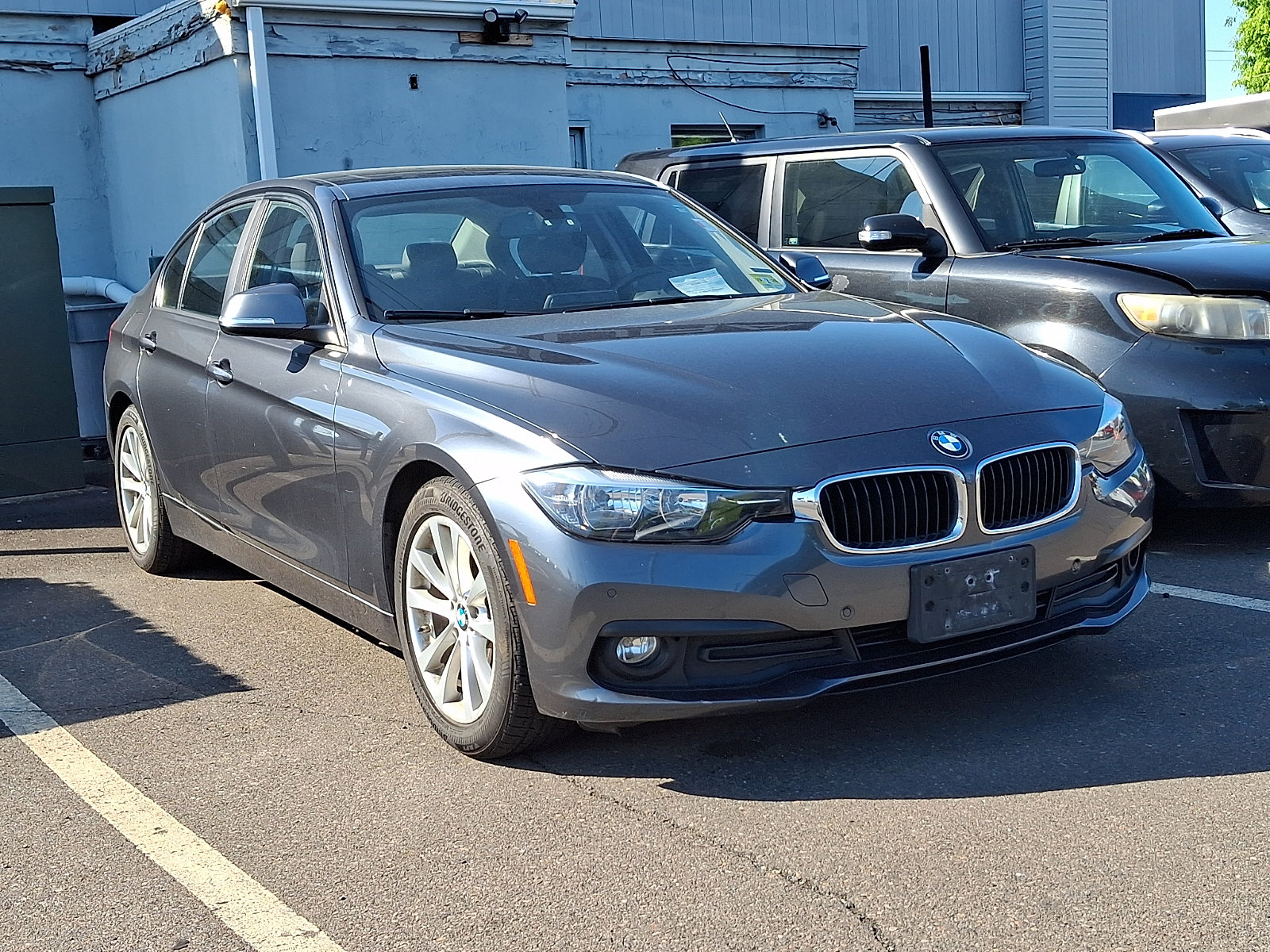 Used 2017 BMW 320i xDrive Sedan AWD/4WD image 3