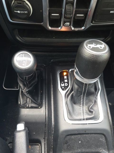 Used 2020 Jeep Wrangler Unlimited Sahara image 32