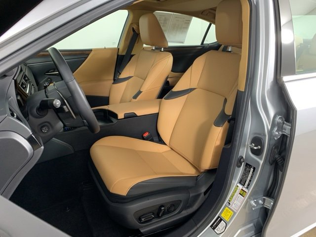 Used 2025 Lexus ES 300h w/ Premium Package image 21