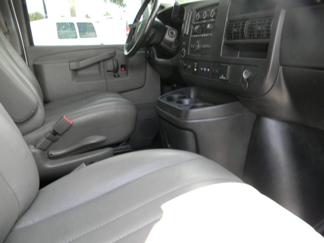Used 2021 Chevrolet Express 3500 w/ Power Convenience Package RWD image 5