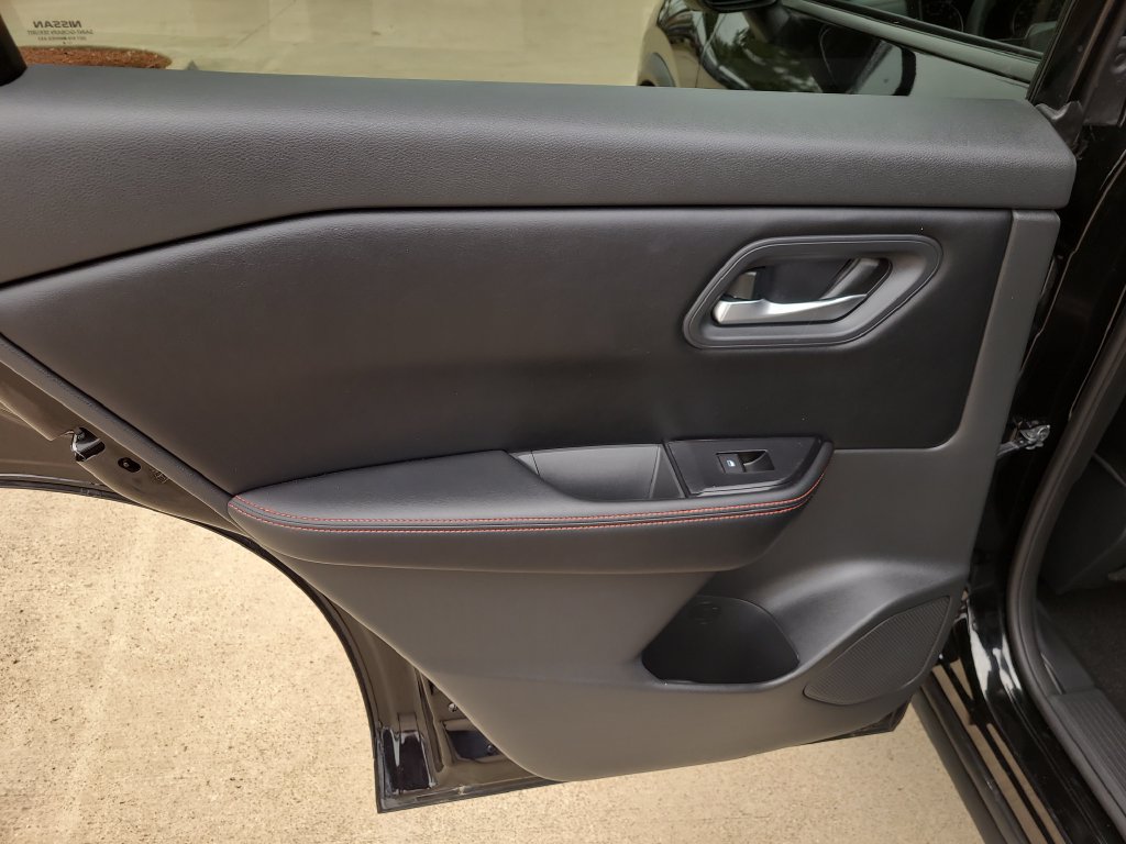 Certified 2025 Nissan Rogue SV AWD/4WD image 12