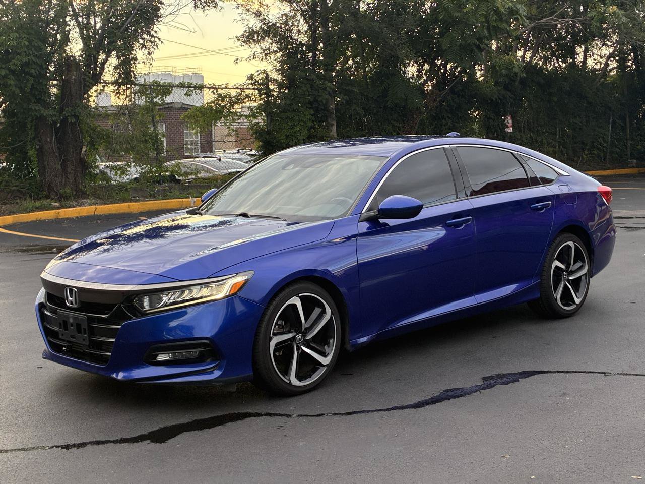 Used 2018 Honda Accord Sport image 2