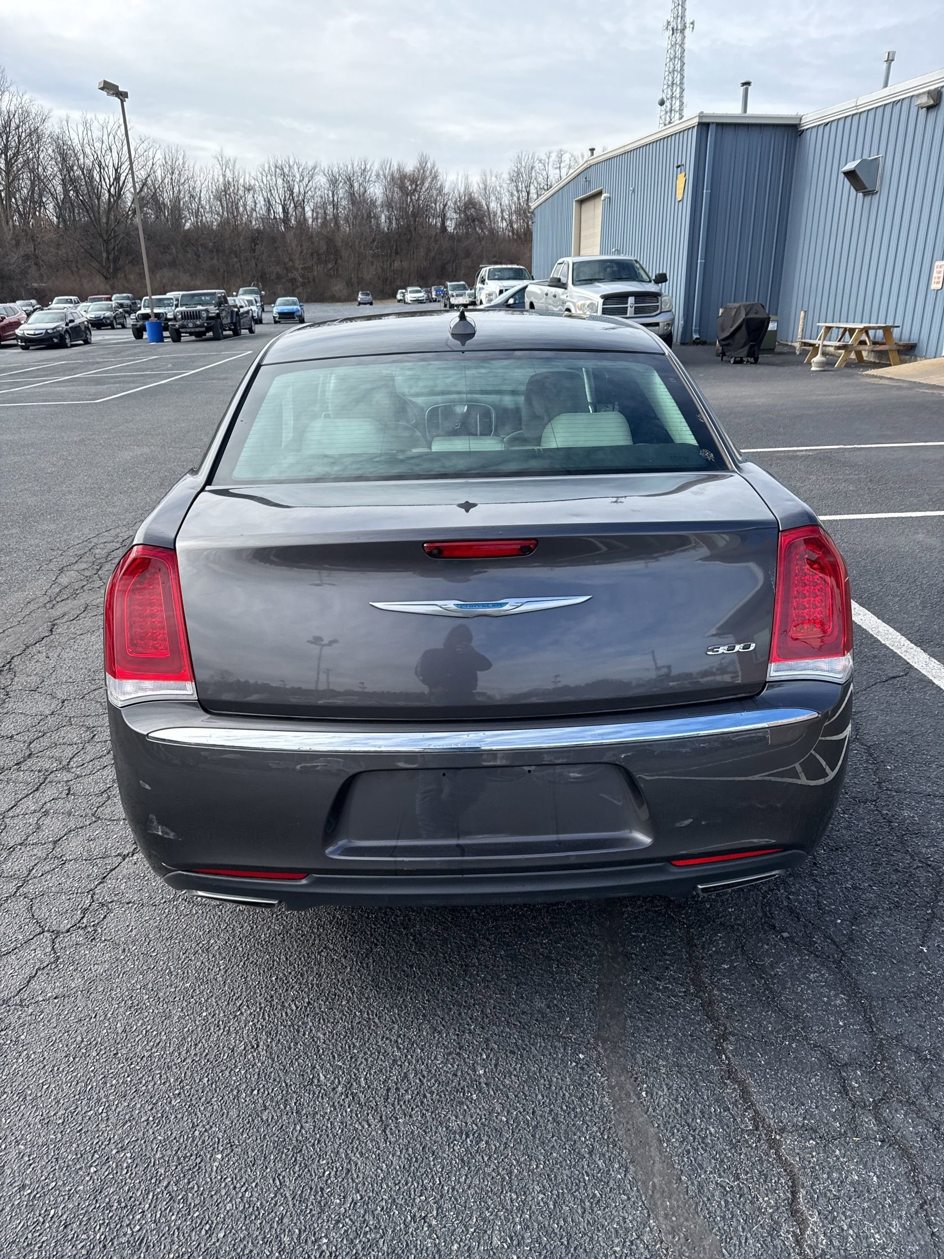 Used 2018 Chrysler 300 Touring L image 5