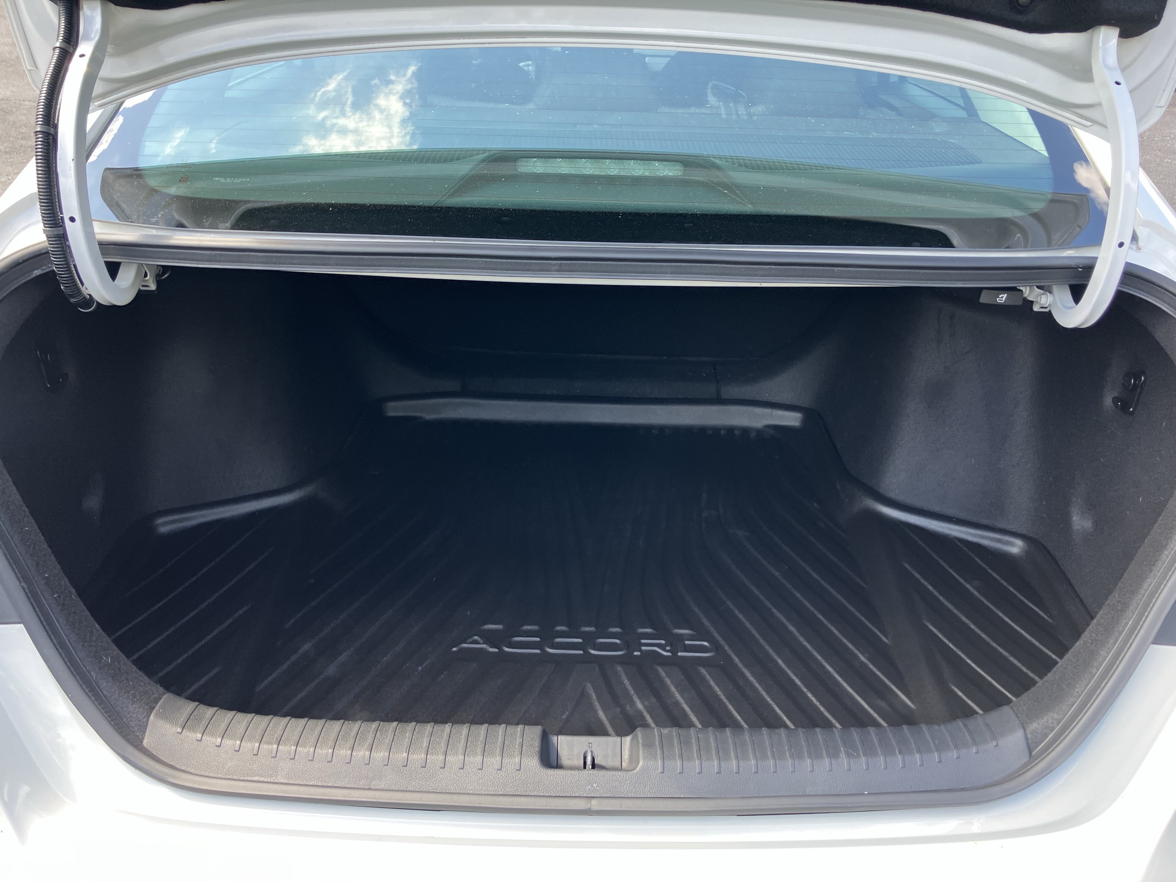 Certified 2023 Honda Accord LX image 32