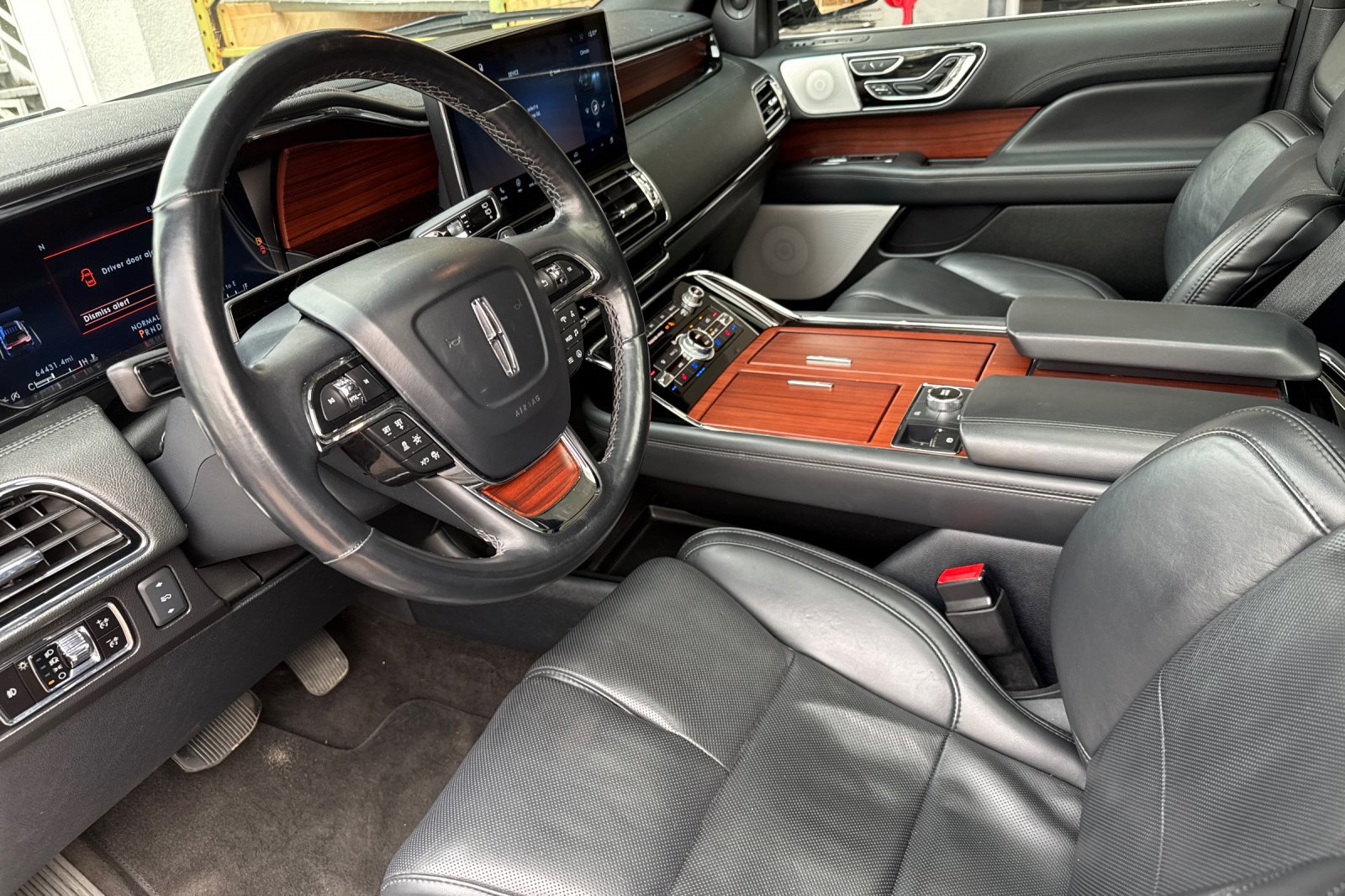 Certified 2023 Lincoln Navigator L Reserve w/ Equipment Group 201A AWD/4WD image 10