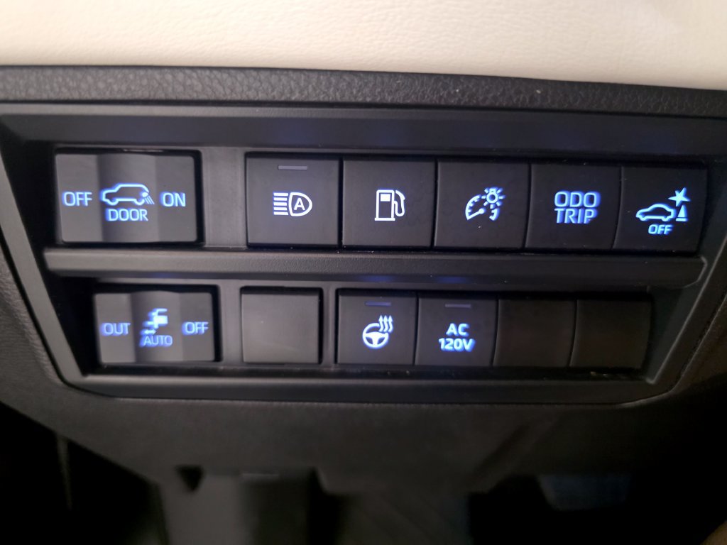 Used 2024 Toyota Sequoia Capstone AWD/4WD image 20