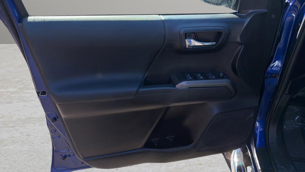 Used 2023 Toyota Tacoma TRD Sport image 10