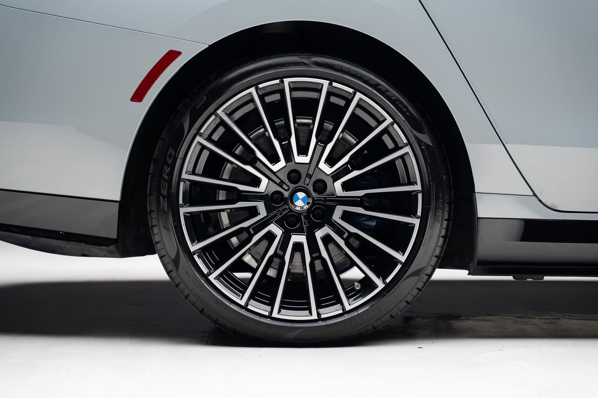 Used 2024 BMW i7 eDrive50 w/ M Sport Package image 36