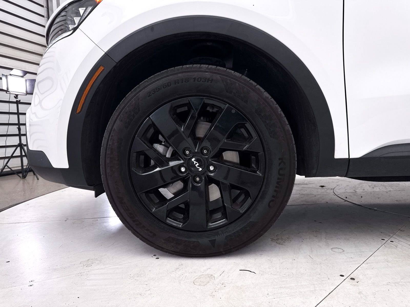 Certified 2022 Kia Sorento S w/ Panoramic Sunroof Package AWD/4WD image 16