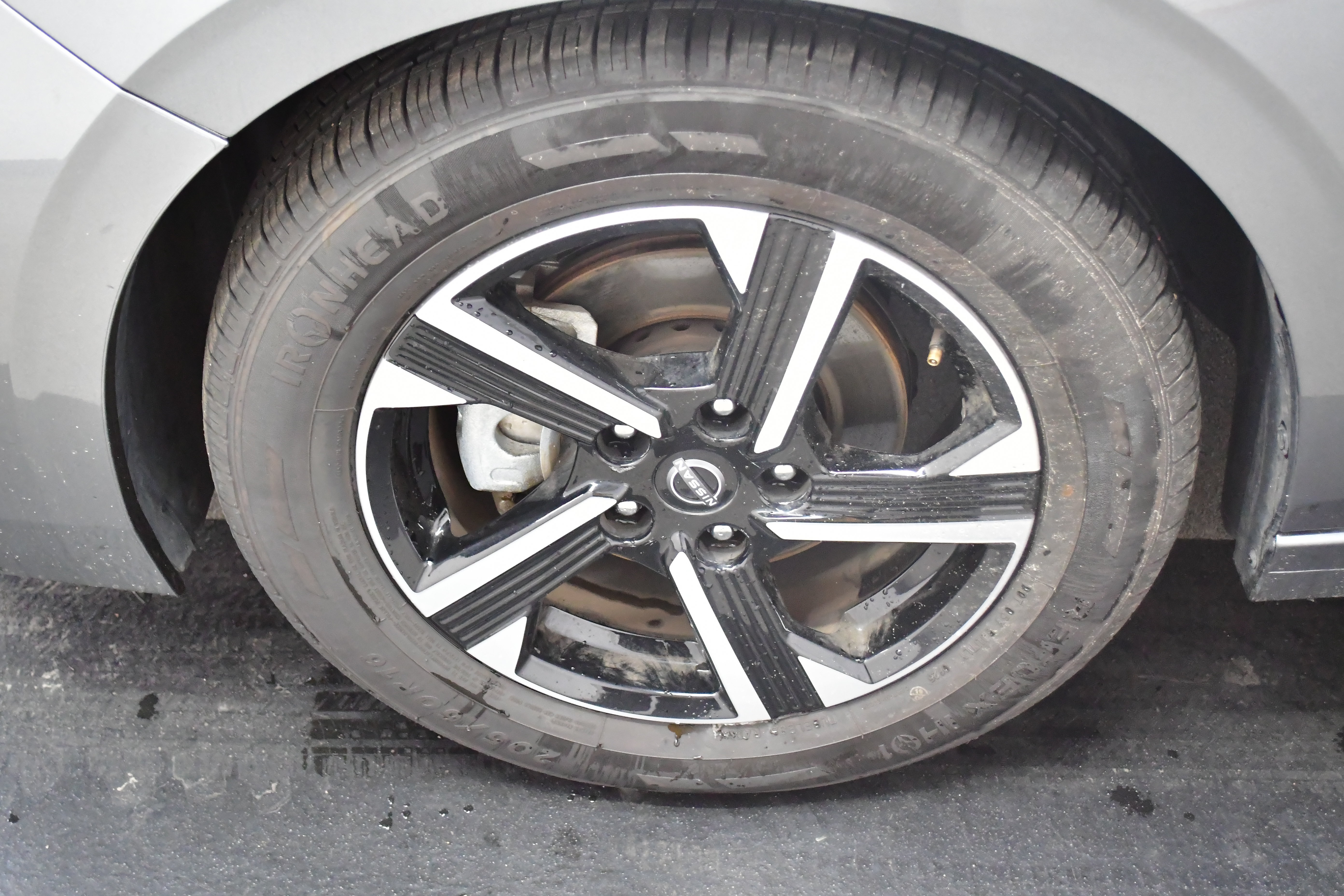 Used 2024 Nissan Sentra SV FWD image 28