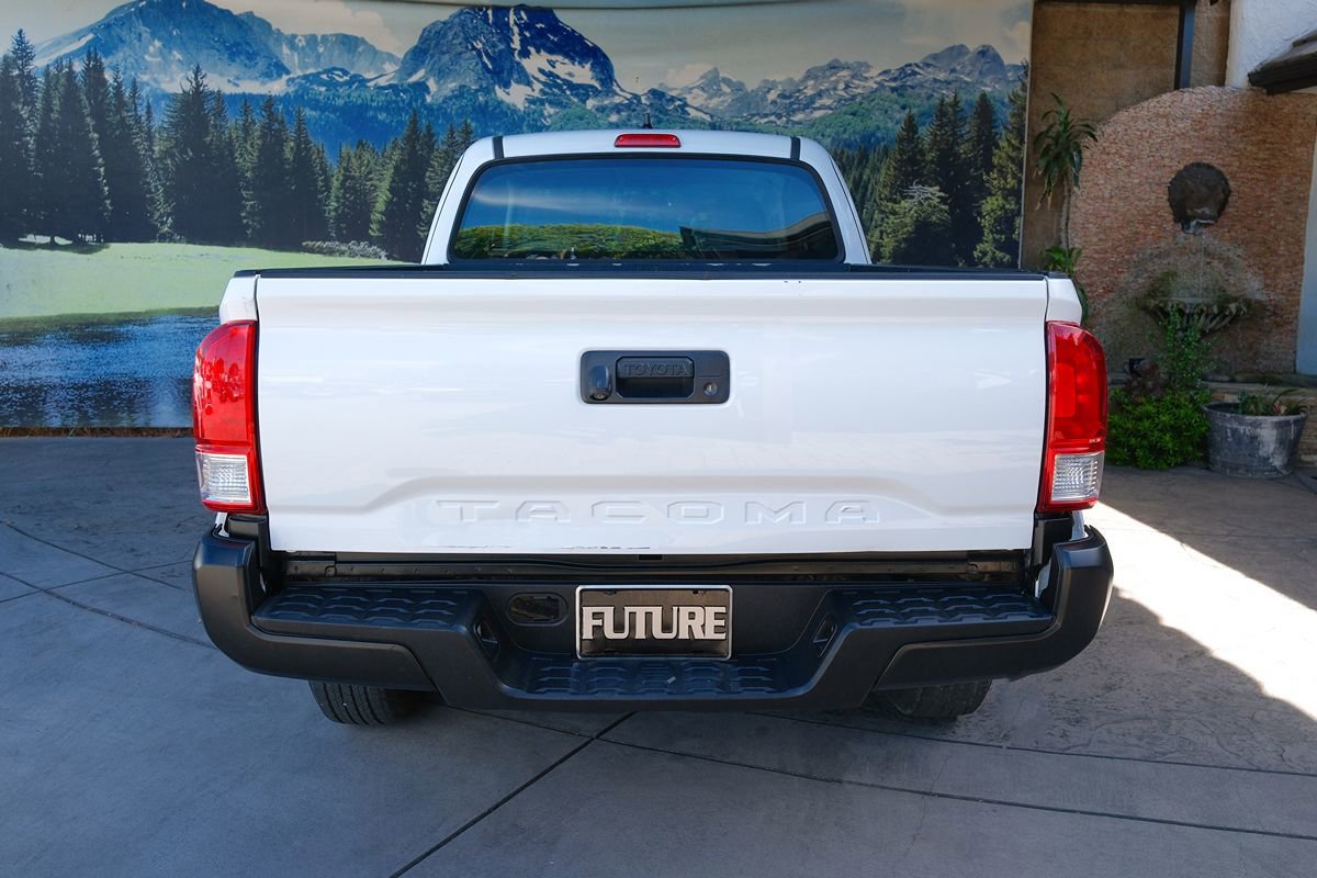 Used 2017 Toyota Tacoma SR RWD image 5