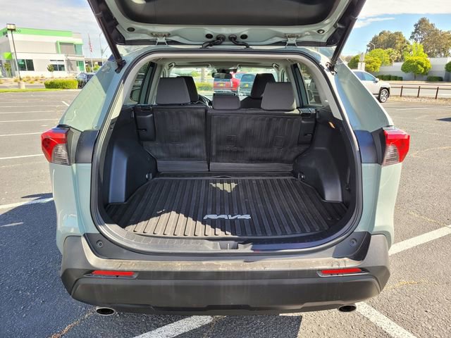 Used 2021 Toyota RAV4 XLE w/ Convenience Package image 17
