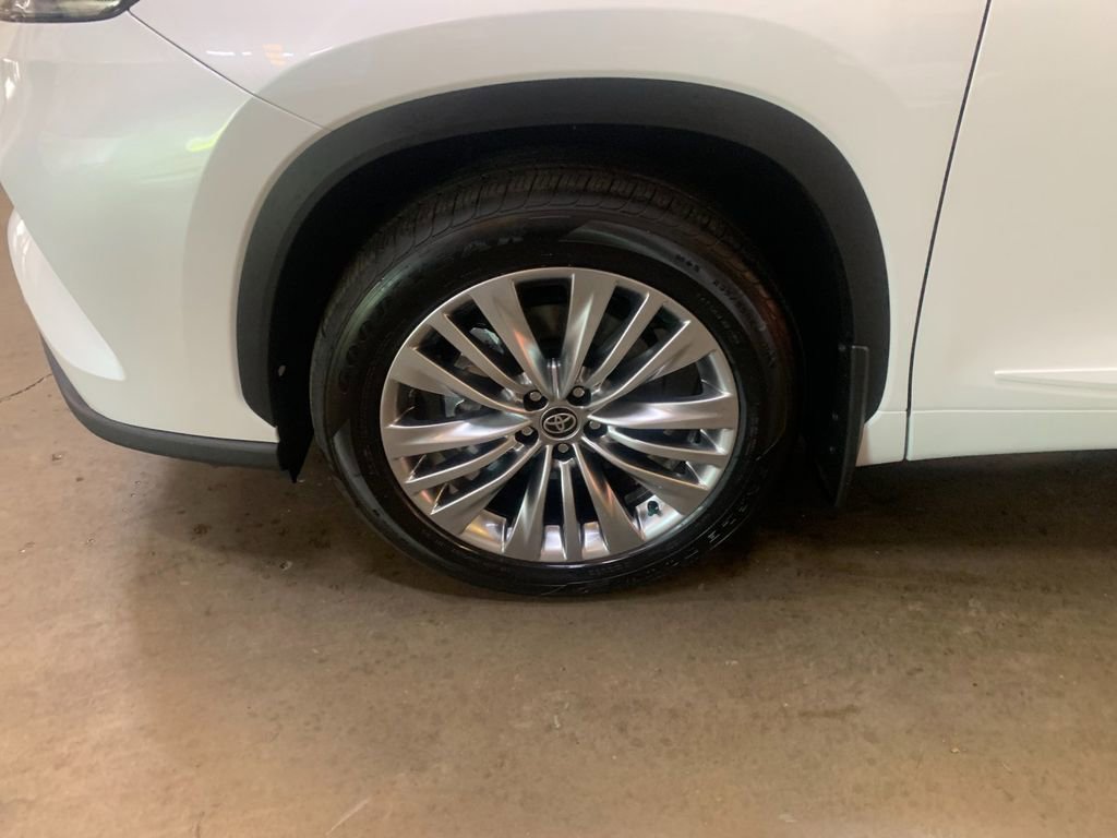 New 2026 Toyota Highlander Platinum AWD/4WD image 34