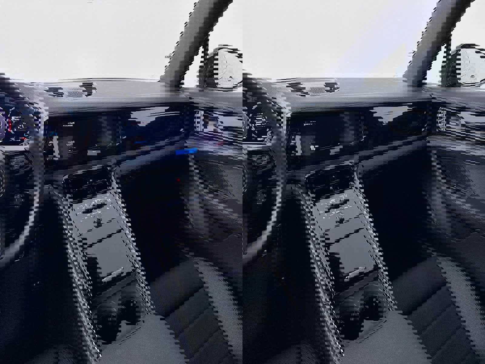 New 2025 Porsche Panamera 4 image 19