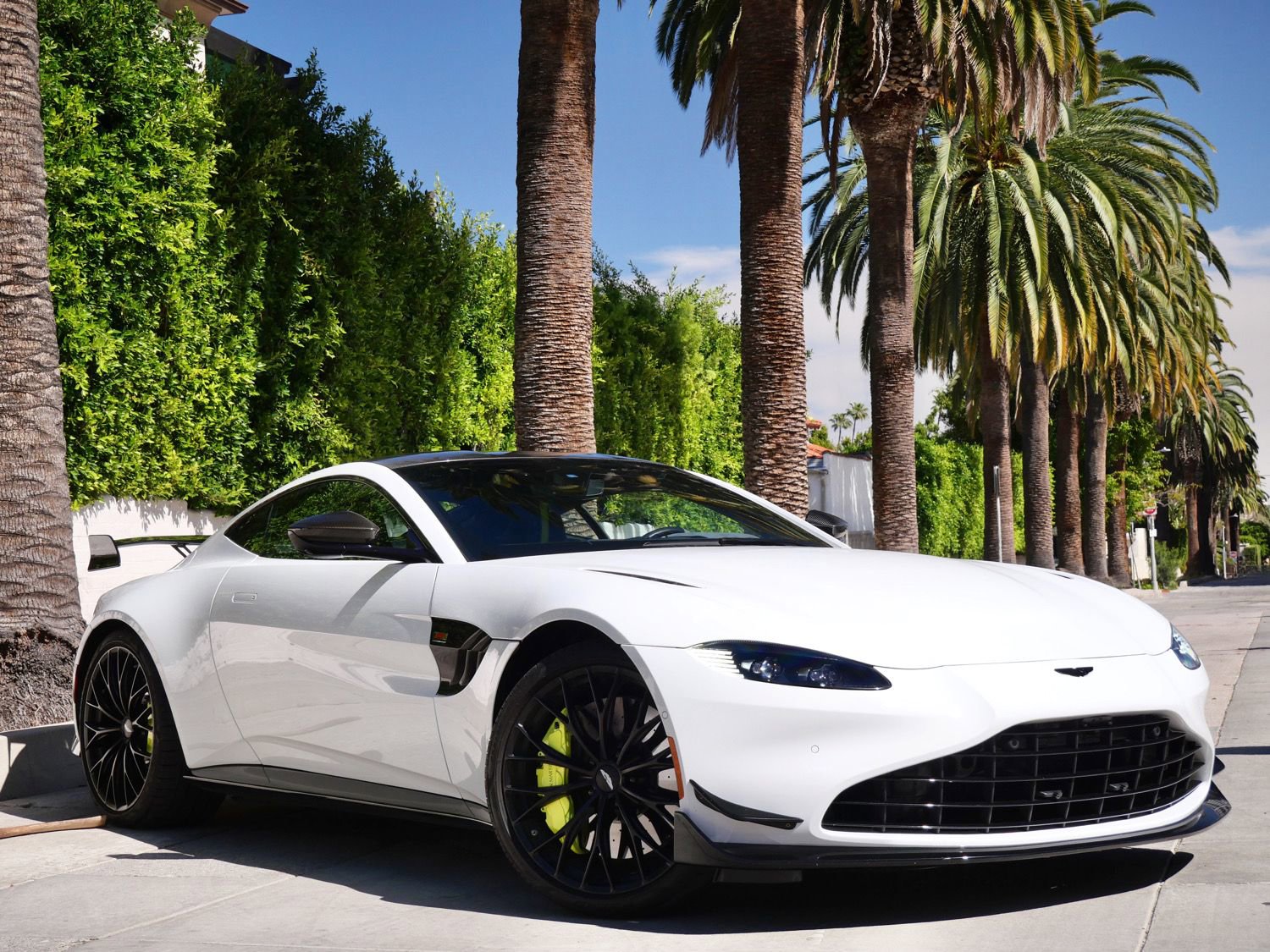 Used 2023 Aston Martin V8 Vantage Coupe image 1