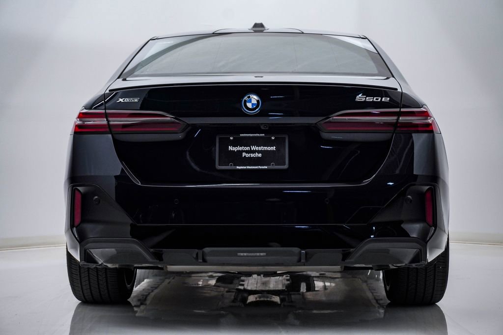 Used 2025 BMW 550e xDrive w/ Premium Package AWD/4WD image 8