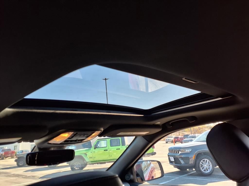 Used 2024 Dodge Durango GT image 20