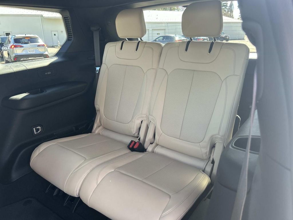 Used 2023 Jeep Grand Cherokee L Limited w/ Luxury Tech Group II image 18