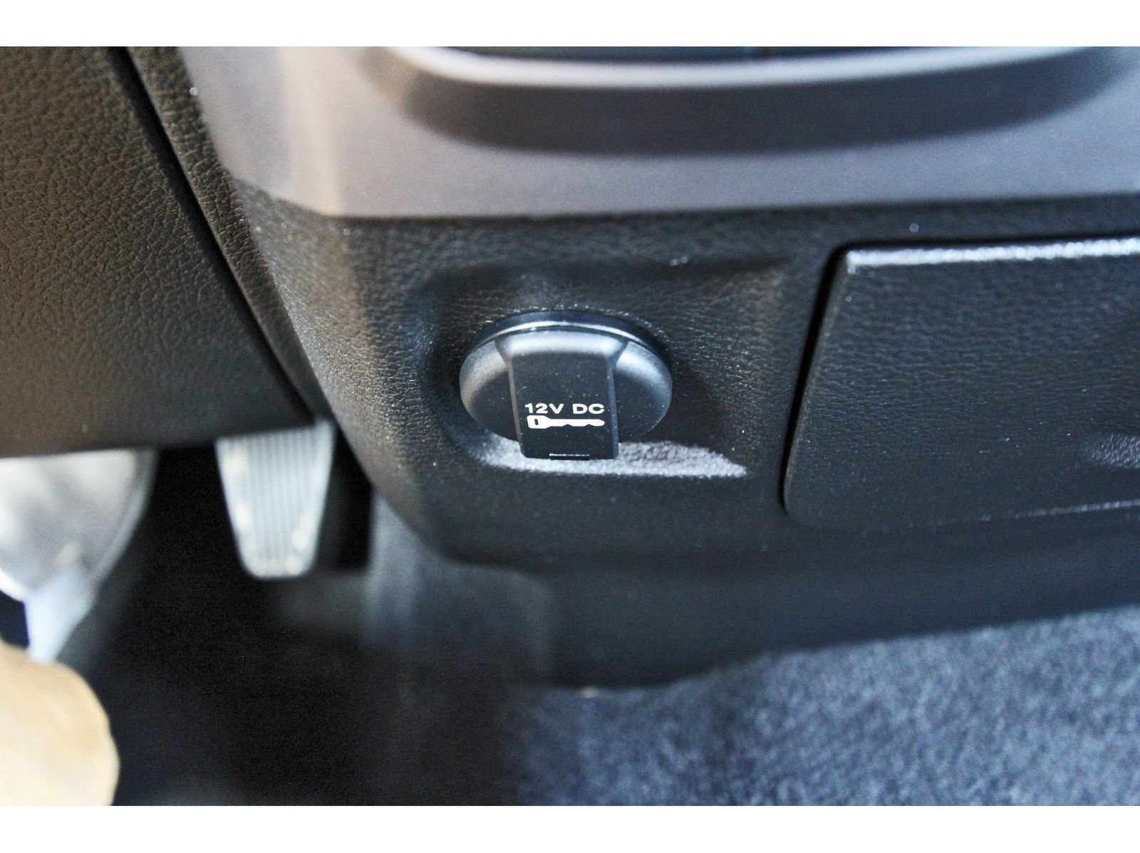 Used 2023 RAM 1500 Classic SLT w/ Electronics Group AWD/4WD image 28