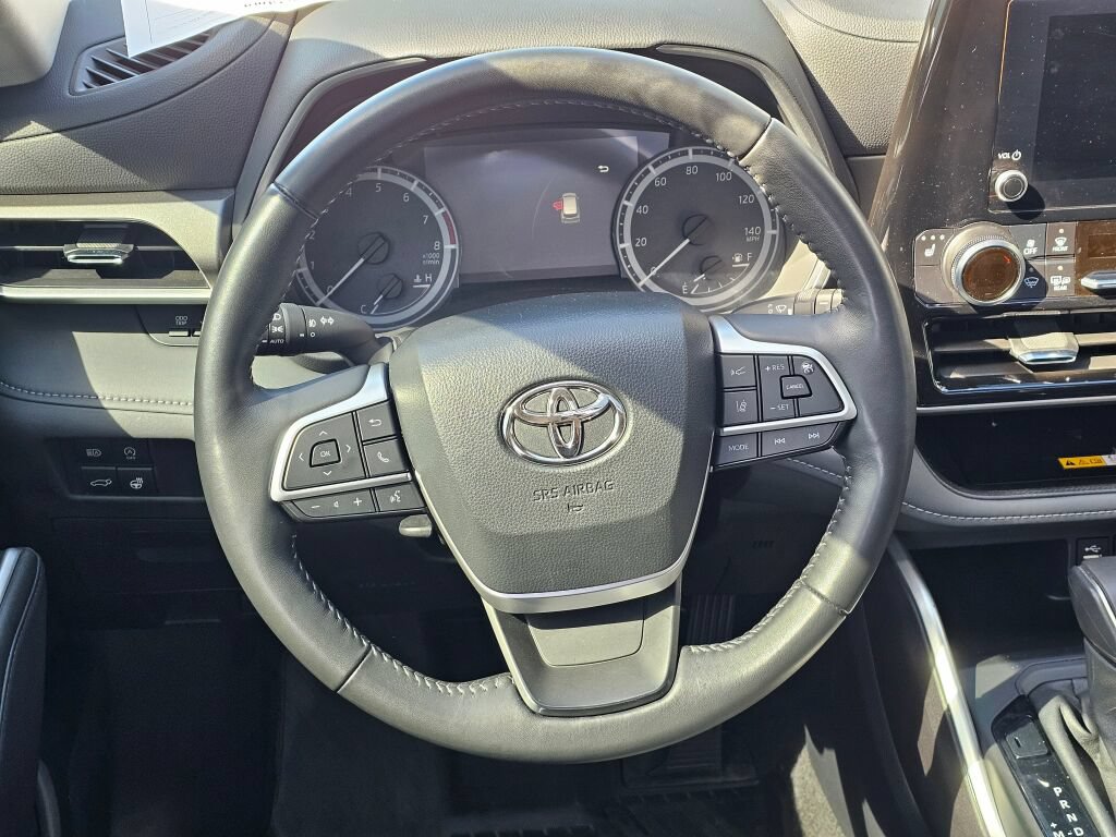 Used 2025 Toyota Highlander XLE AWD/4WD image 21