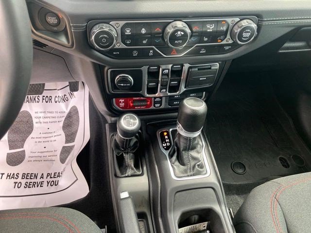 Used 2024 Jeep Wrangler Unlimited Rubicon w/ Convenience Group AWD/4WD image 21