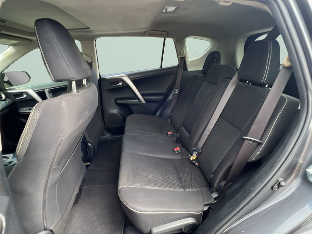 Used 2018 Toyota RAV4 XLE FWD image 10