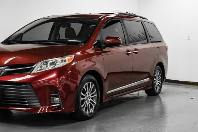 Used 2019 Toyota Sienna XLE Premium FWD image 9