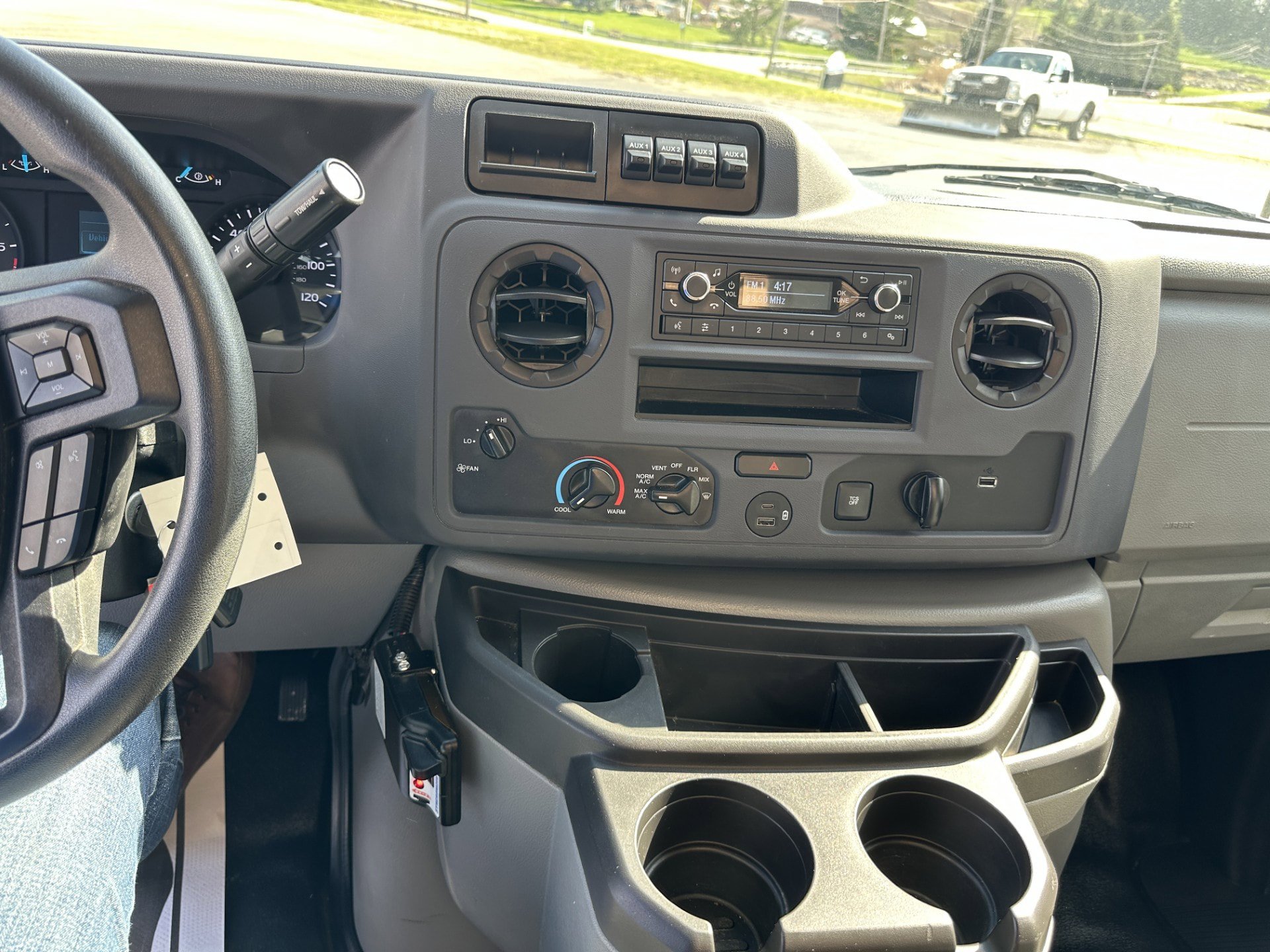 Used 2024 Ford E-450 and Econoline 450 Super Duty w/ Interior Upgrade Package RWD image 14