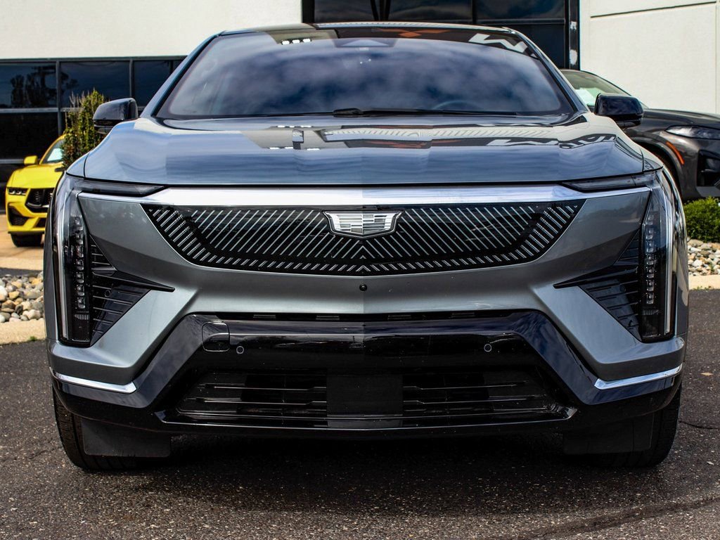 Used 2025 Cadillac Optiq Luxury 1 image 2