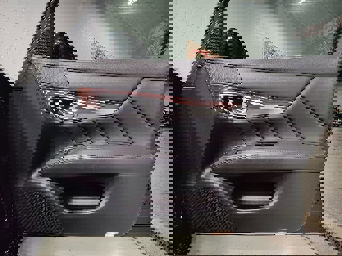 Used 2015 INFINITI Q70 L 3.7 w/ Technology Package image 10