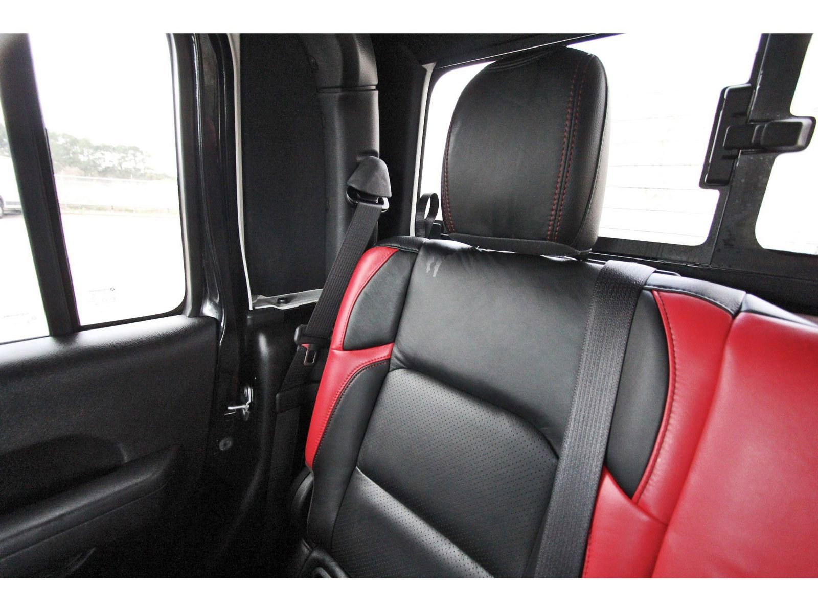 Used 2024 Jeep Gladiator Rubicon w/ Technology Group image 14