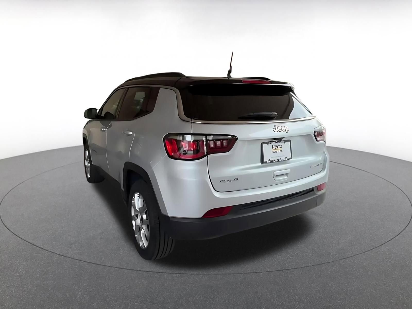 Used 2025 Jeep Compass Limited AWD/4WD image 11