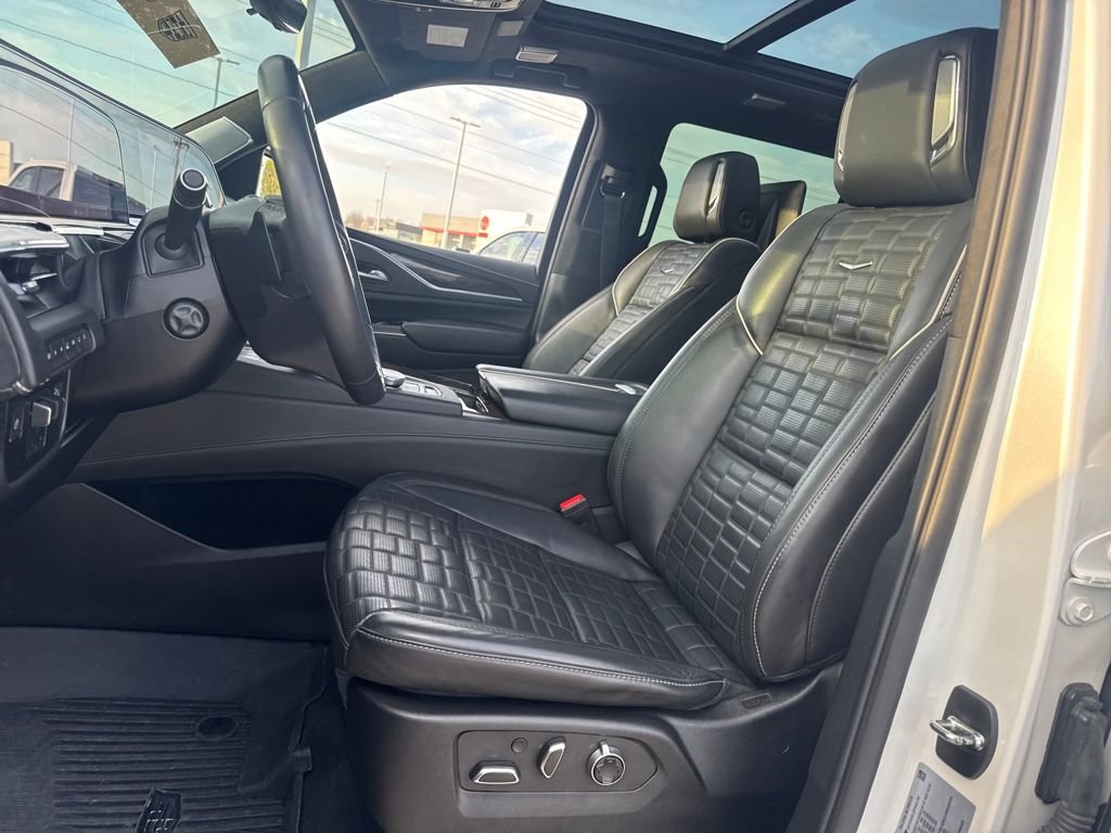 Certified 2023 Cadillac Escalade Sport Platinum w/ LPO, ONYX Package image 18