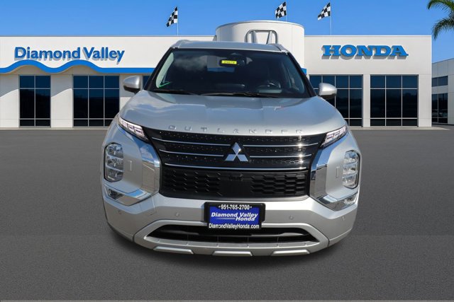 Used 2024 Mitsubishi Outlander 4WD Plug-In Hybrid image 2