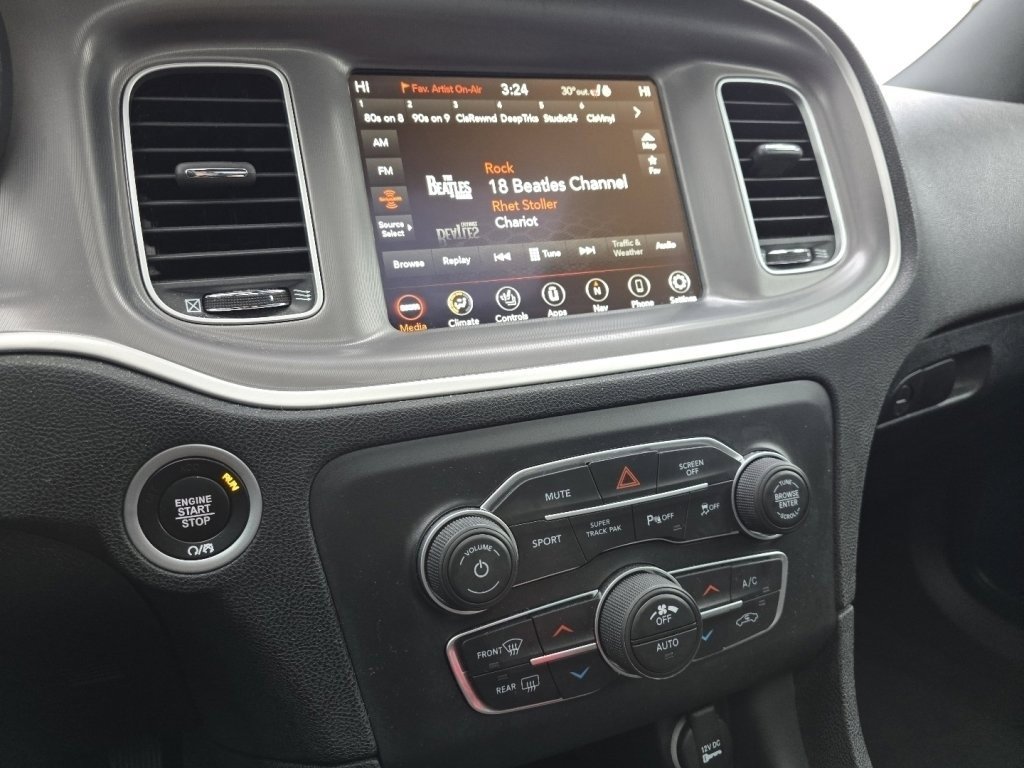 Used 2022 Dodge Charger SXT w/ Navigation & Travel Group image 25