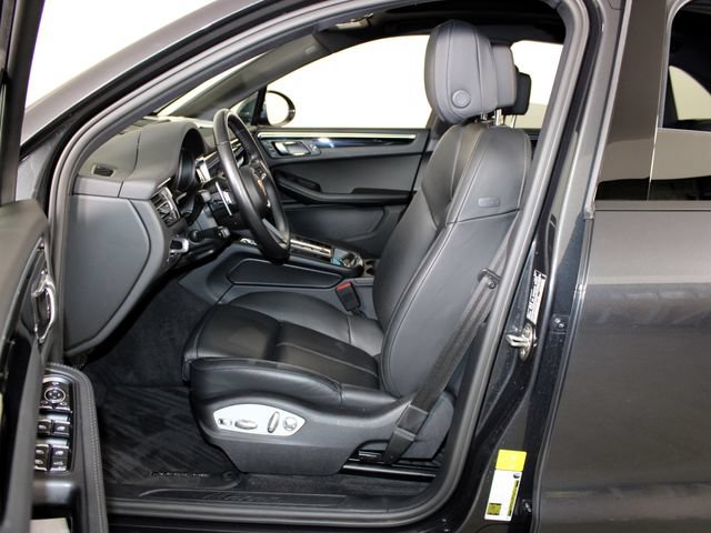 Certified 2023 Porsche Macan AWD/4WD image 5