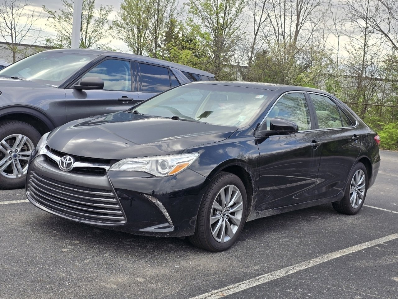 Used 2016 Toyota Camry XLE w/ Moonroof Package image 3