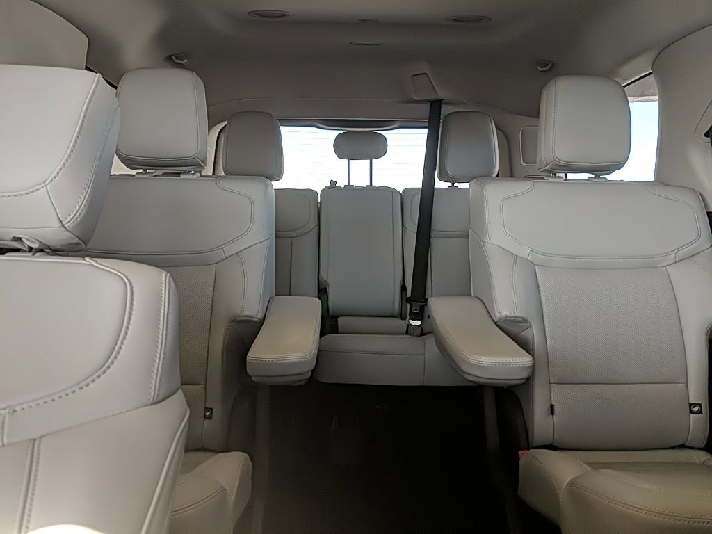 Used 2025 Ford Expedition Platinum image 36