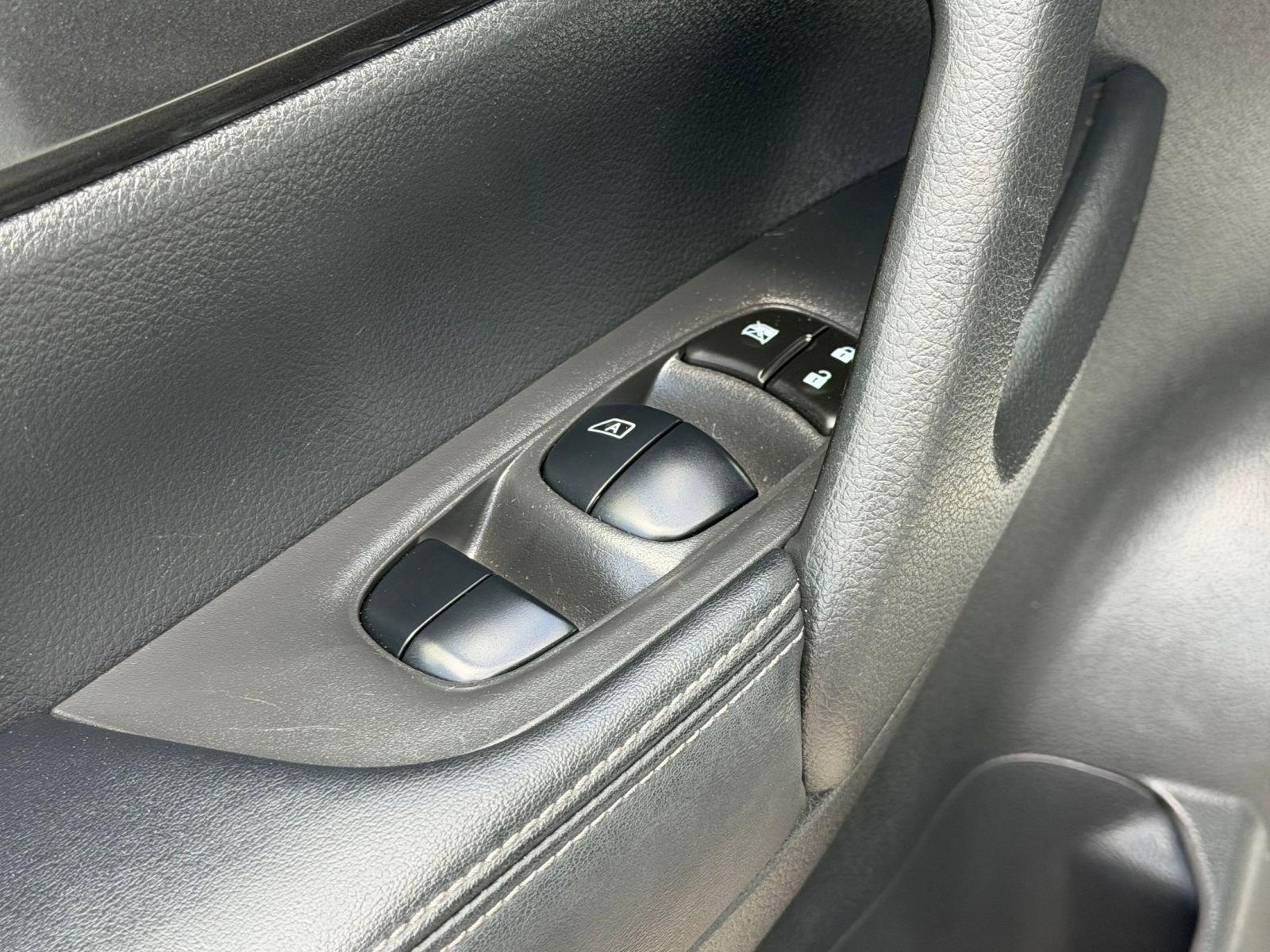 Used 2020 Nissan Rogue SV image 22