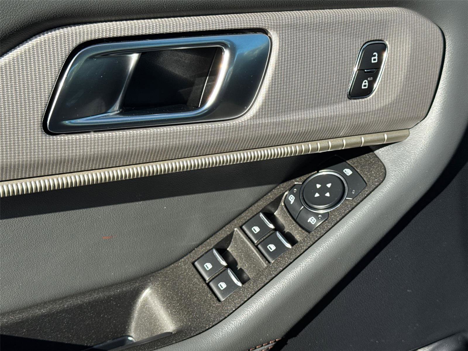 Used 2025 Ford Explorer Active image 29