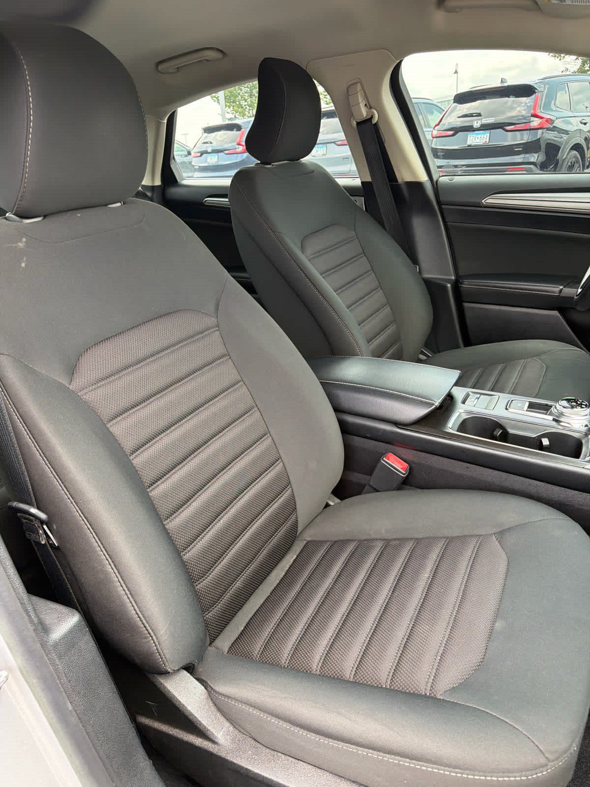 Used 2018 Ford Fusion SE w/ Fusion SE Technology Package FWD image 8