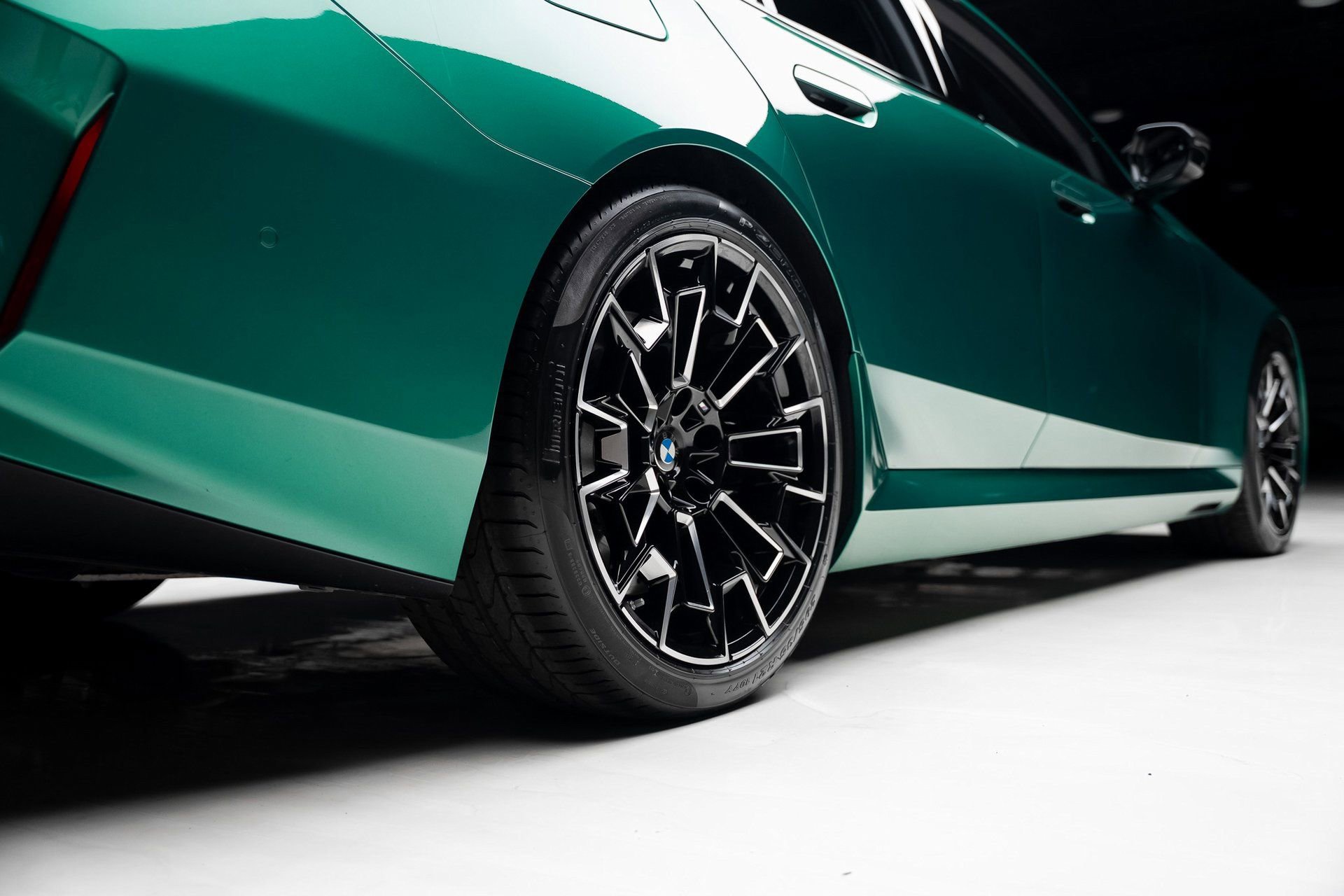 Used 2025 BMW M5 w/ Carbon Package image 83