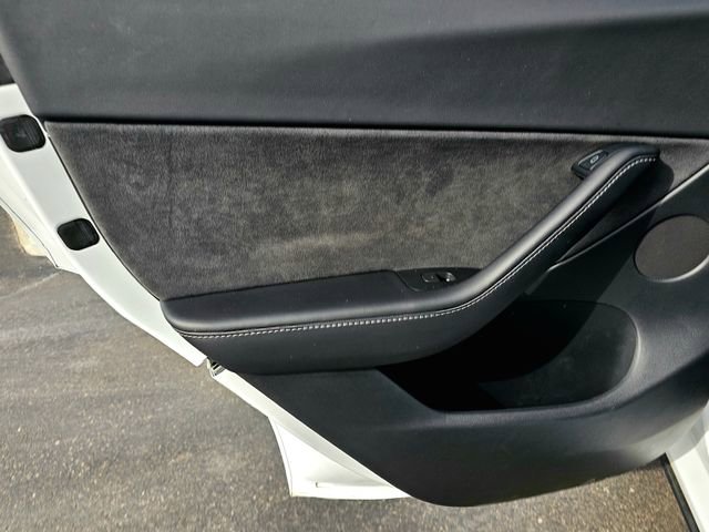 Used 2022 Tesla Model Y Long Range image 25