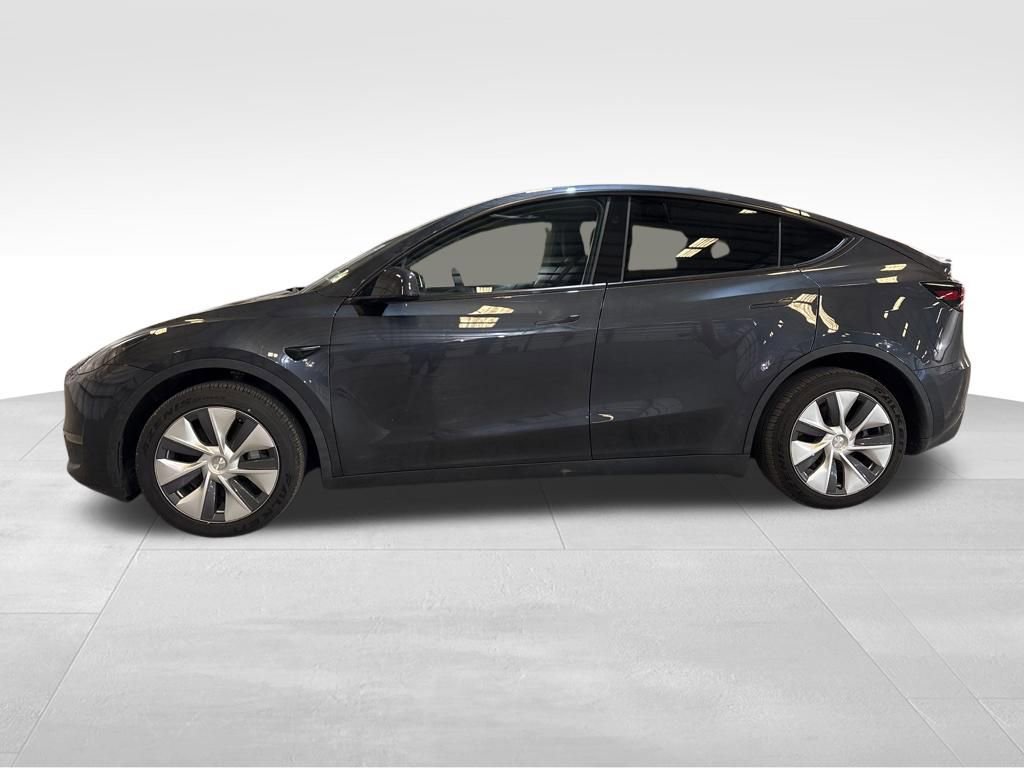 Used 2024 Tesla Model Y Long Range image 2