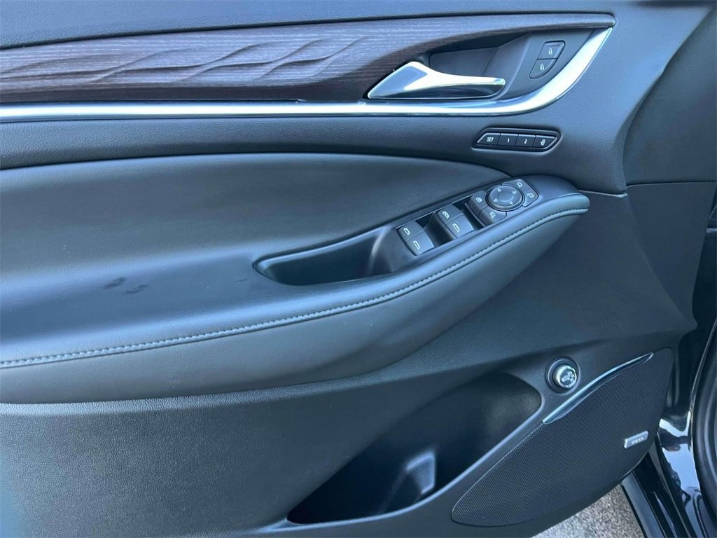 Used 2023 Buick Enclave Avenir w/ Avenir Technology Package image 22