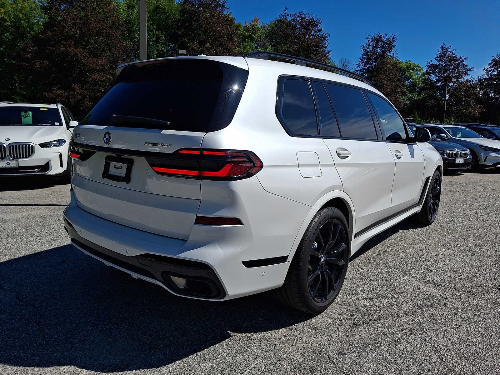 Used 2024 BMW X7 xDrive40i w/ M Sport Package AWD/4WD image 6