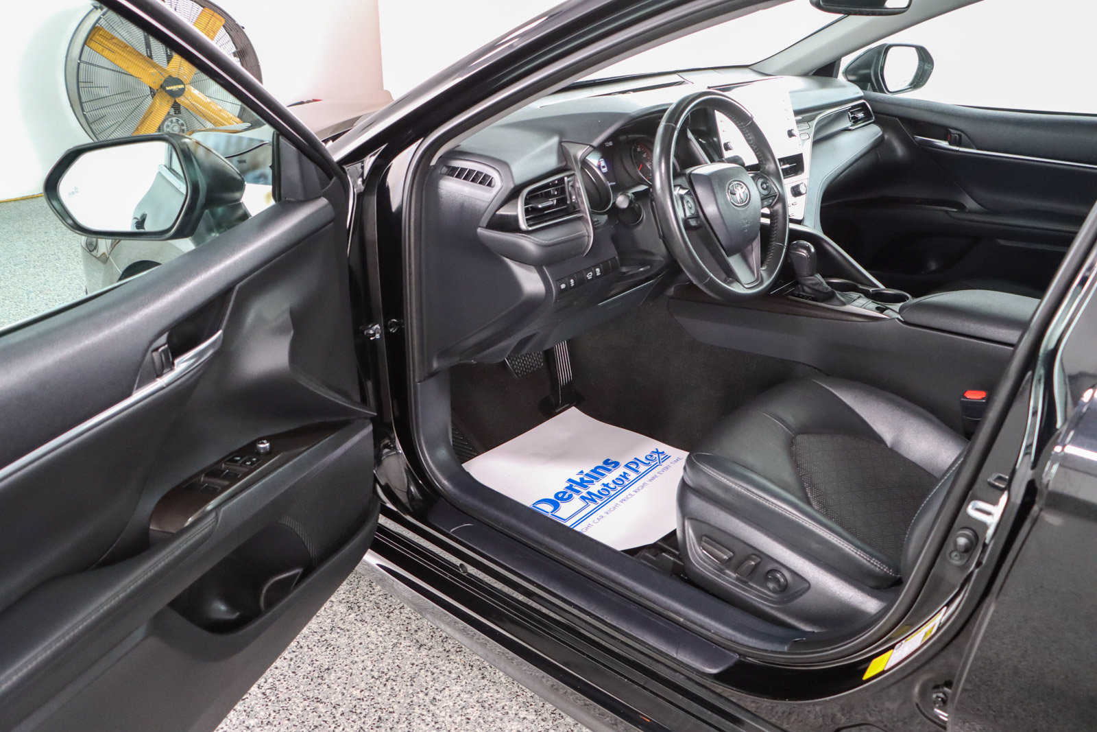 Used 2024 Toyota Camry XSE FWD image 3